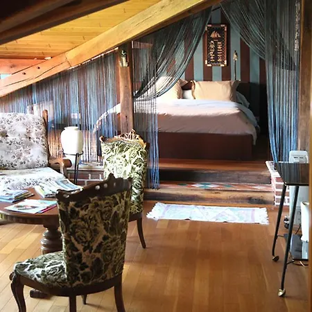 Couette-café La Citadelle D'hututu 3*